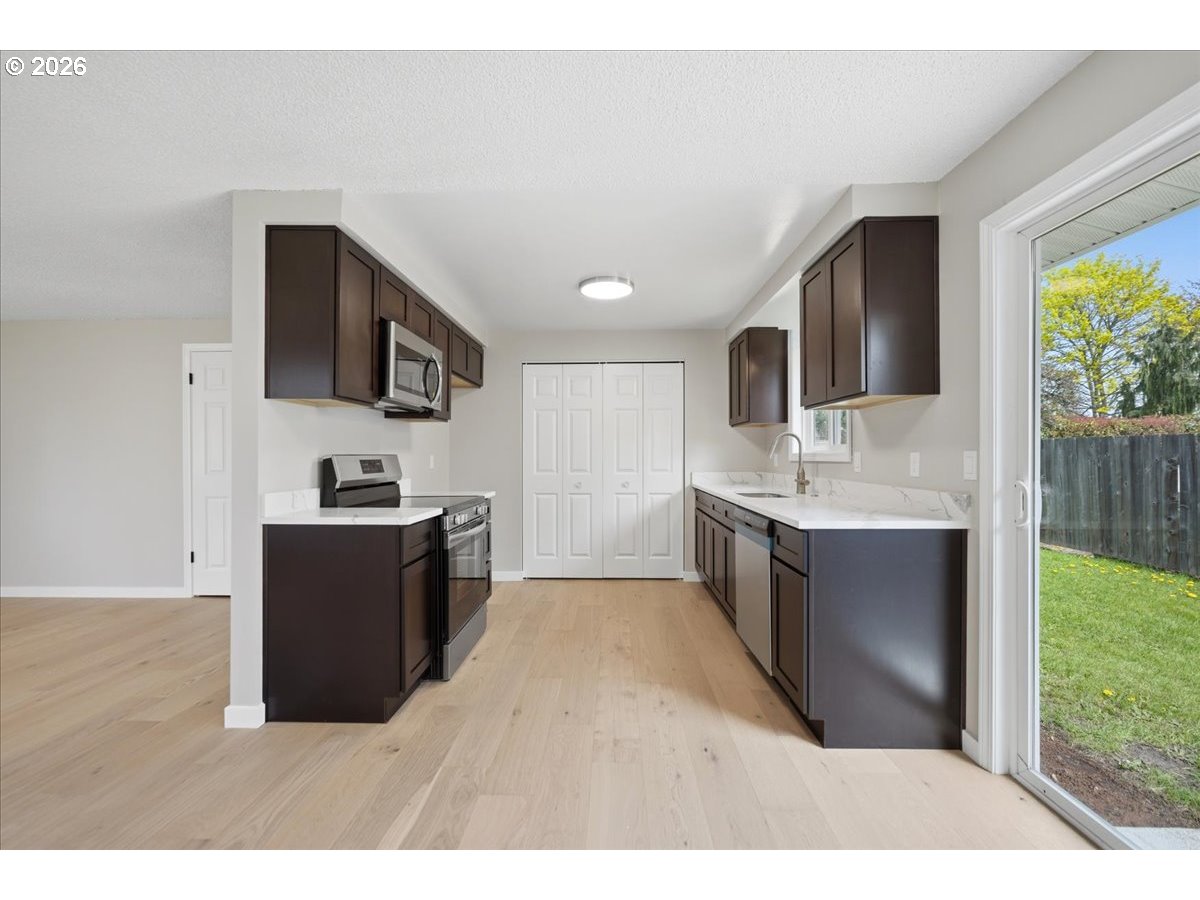 19805 Southwest Rock Road Beaverton, OR 97003 - Photo 10 of 31