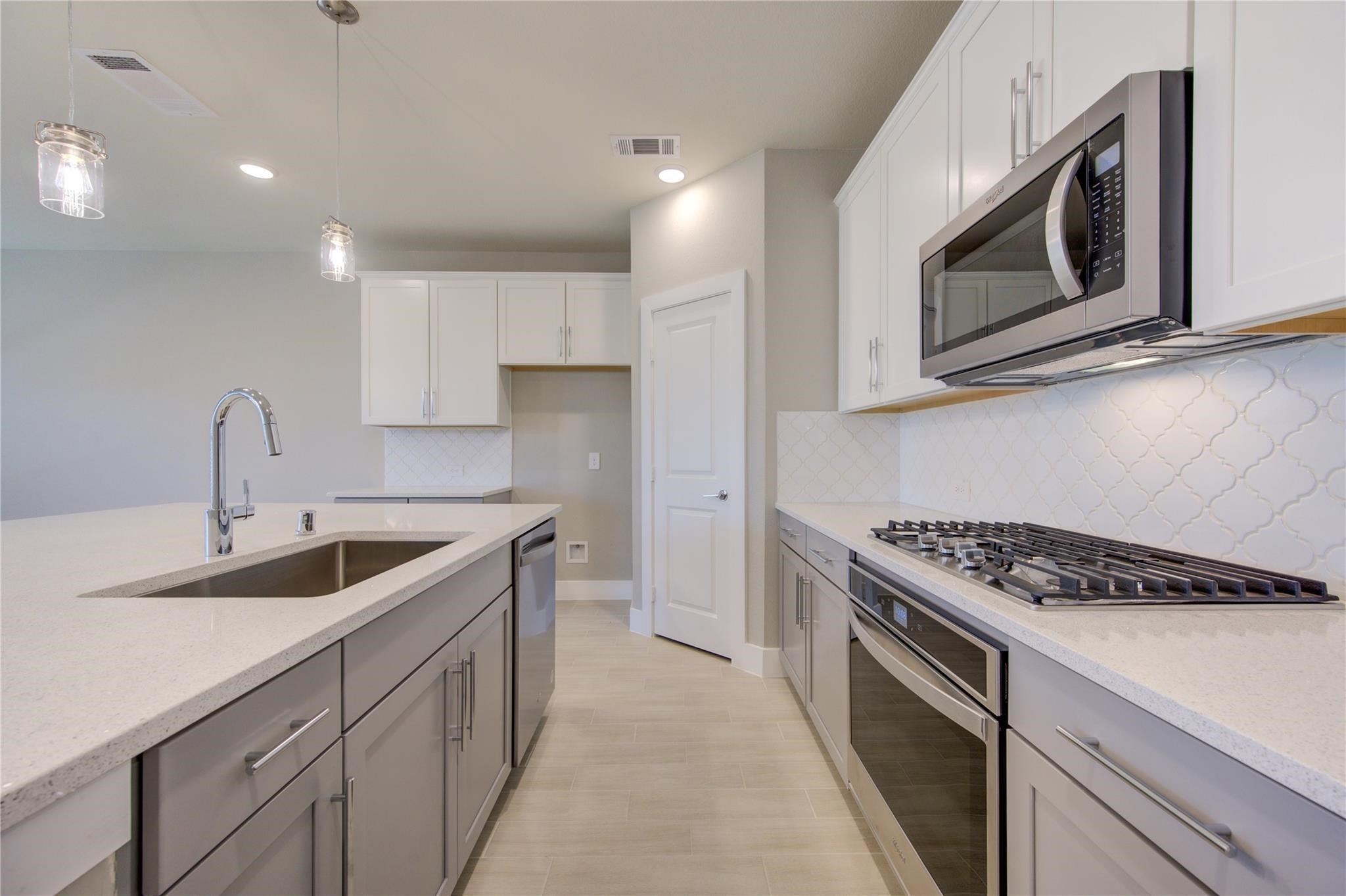 1709 Summerlyn Houston, TX 77080 - Photo 12 of 46