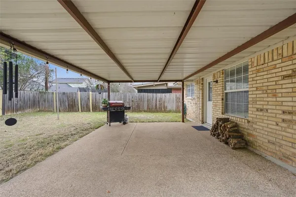 a view of a backyard of the house