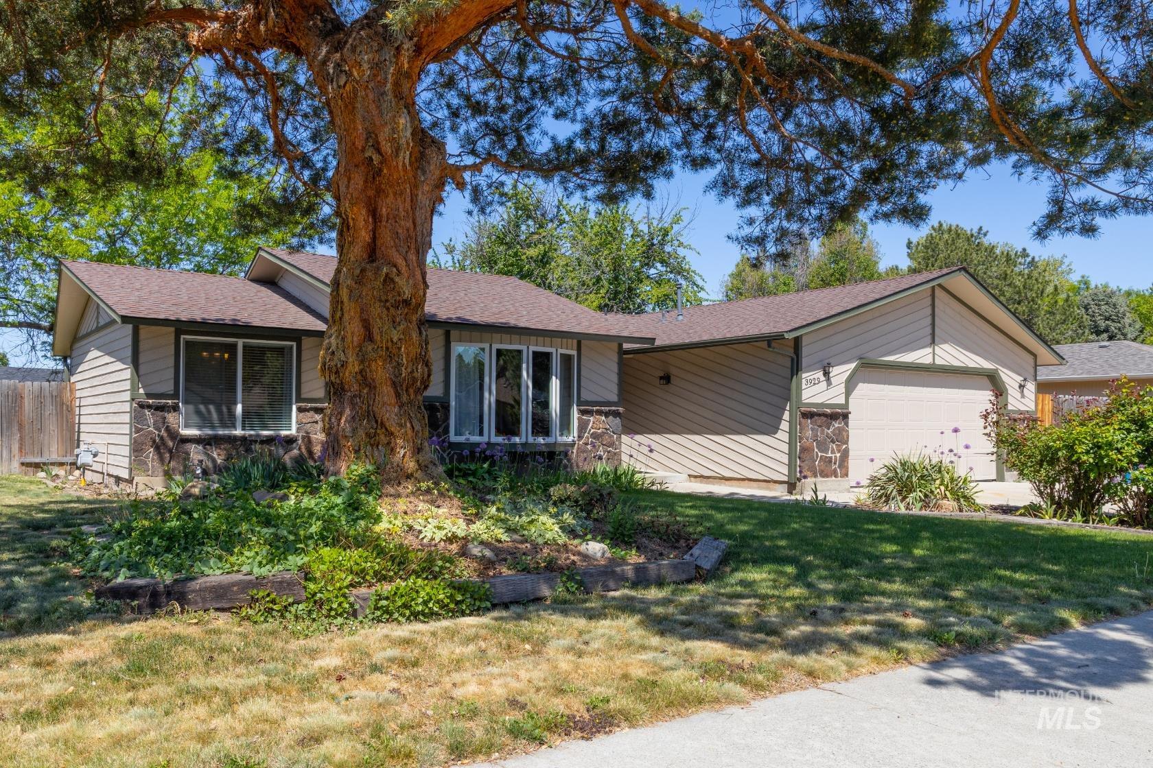 3929 North Shamrock Ave