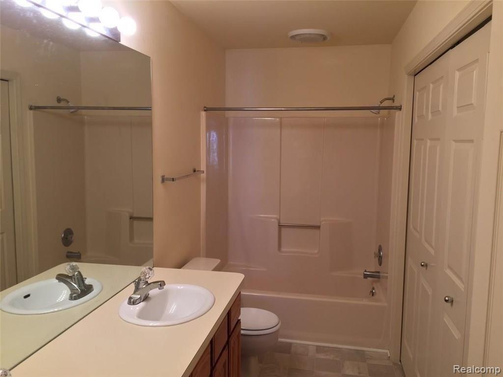 2359 Millbrook Court Rochester, MI 48306 - Photo 14 of 19 IMG_5612.JPG