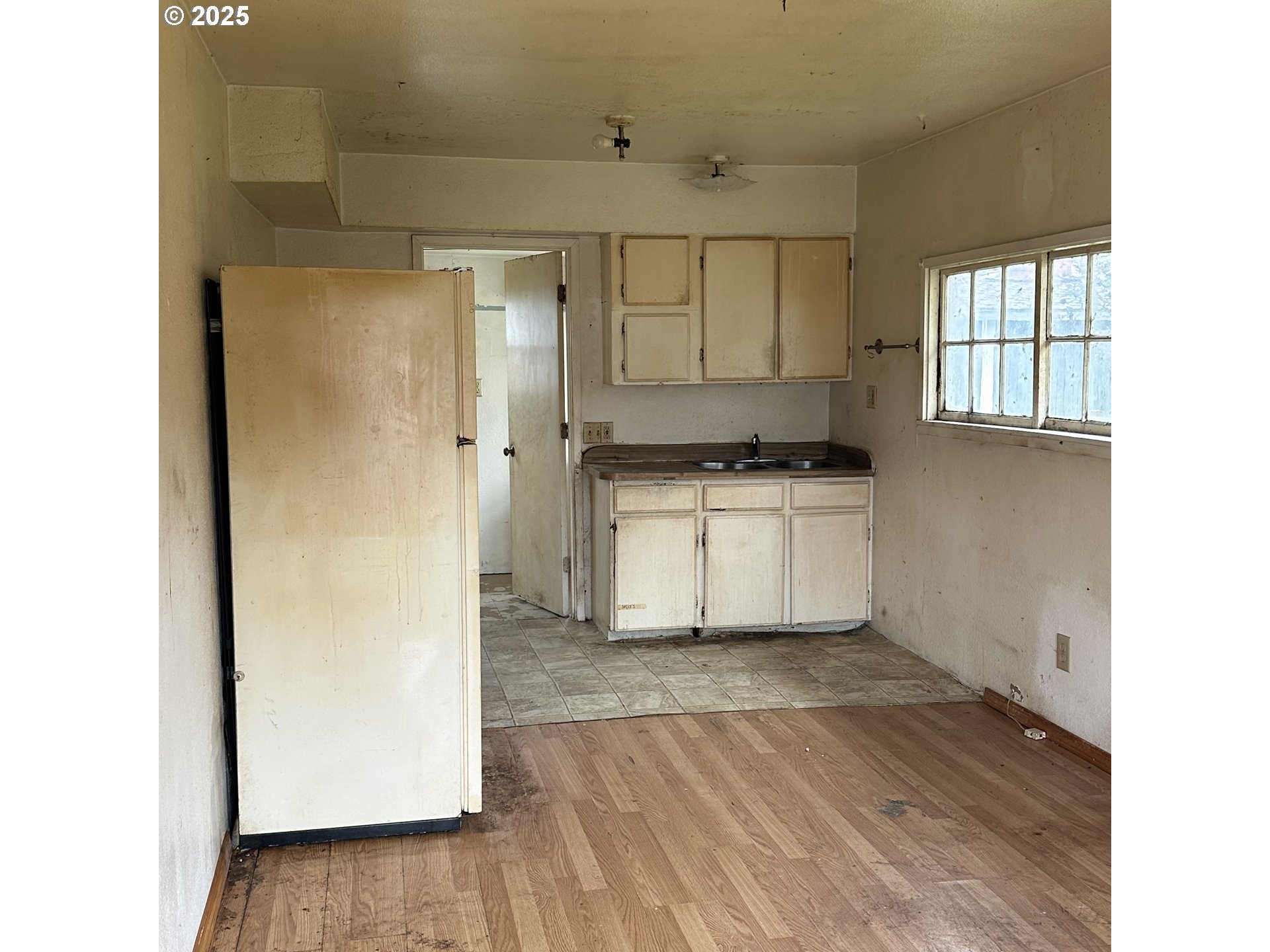 737 Myrtle Avenue Reedsport, OR 97467 - Photo 3 of 27 Gallery Image 3