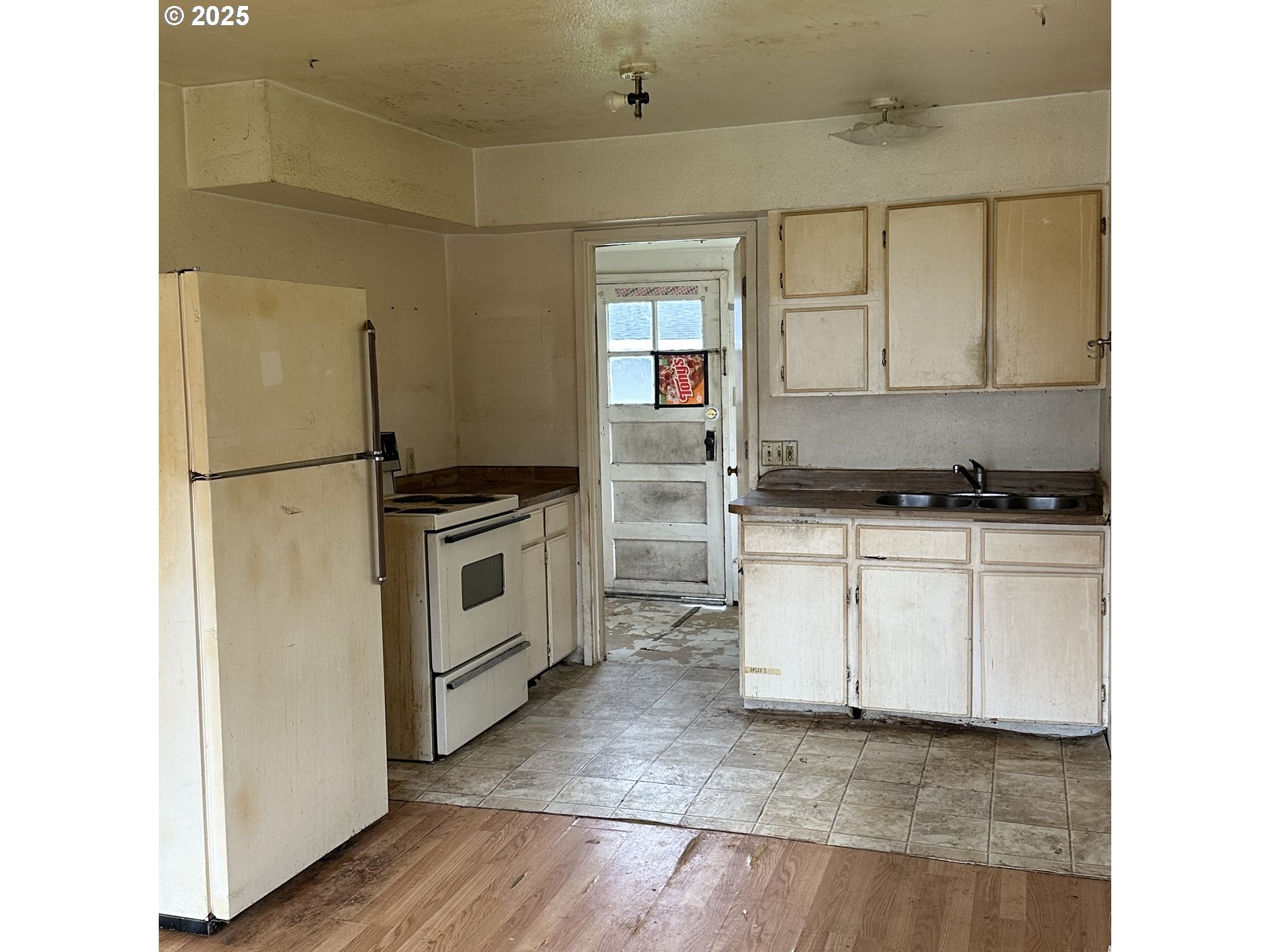 737 Myrtle Avenue Reedsport, OR 97467 - Photo 4 of 27 Gallery Image 4