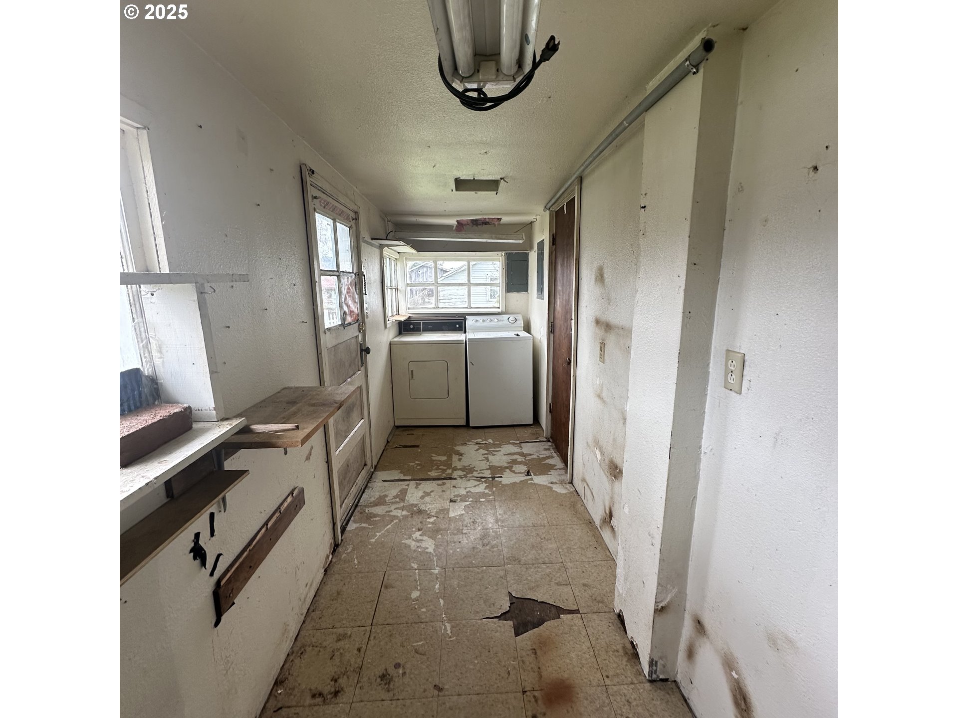 737 Myrtle Avenue Reedsport, OR 97467 - Photo 6 of 27 Gallery Image 6