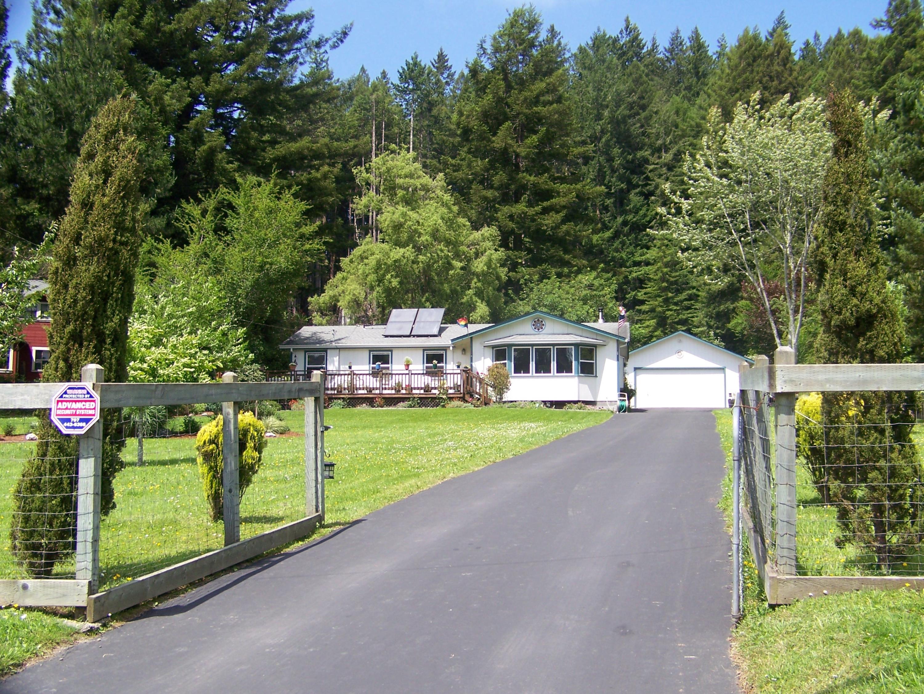 2297 Freshwater Road Eureka, CA 95503 - Photo 9 of 37 Long Driveway