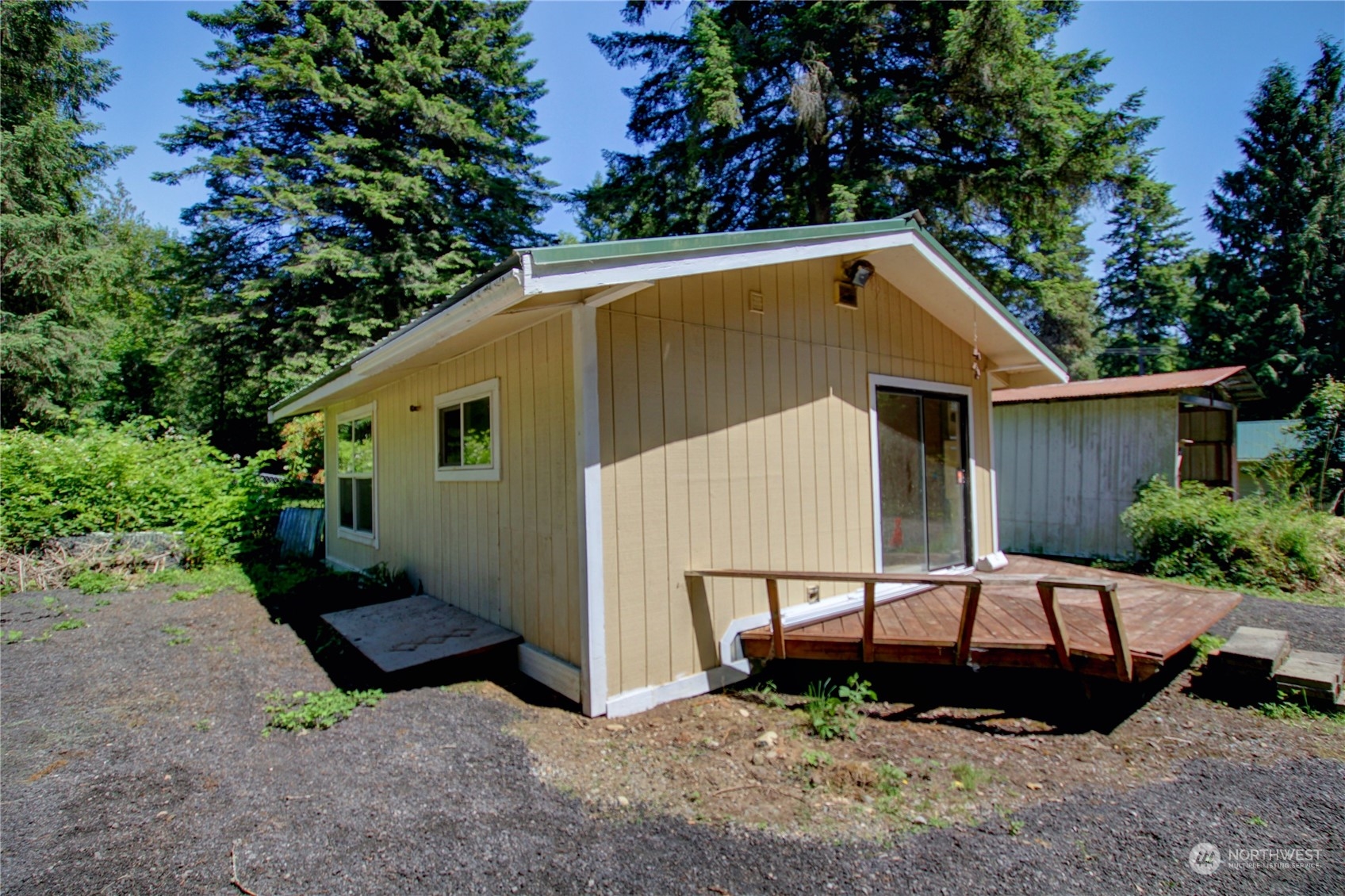 16105 OK Mill Road Snohomish, WA 98290 - Photo 27 of 34 a backyard of a house with table and chairs