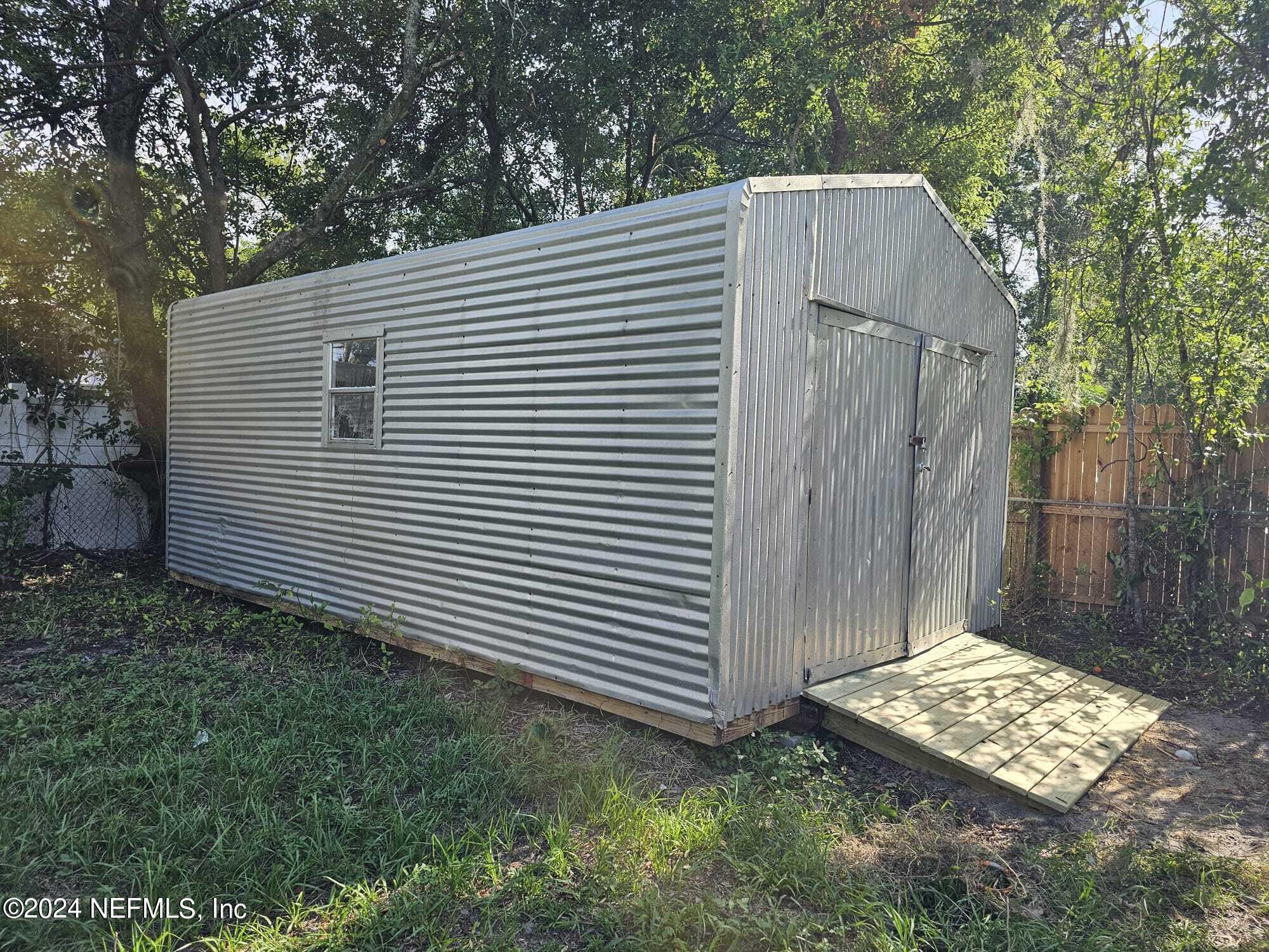 7504 Wheat Road Jacksonville, FL 32244 - Photo 25 of 31 a backyard of a house