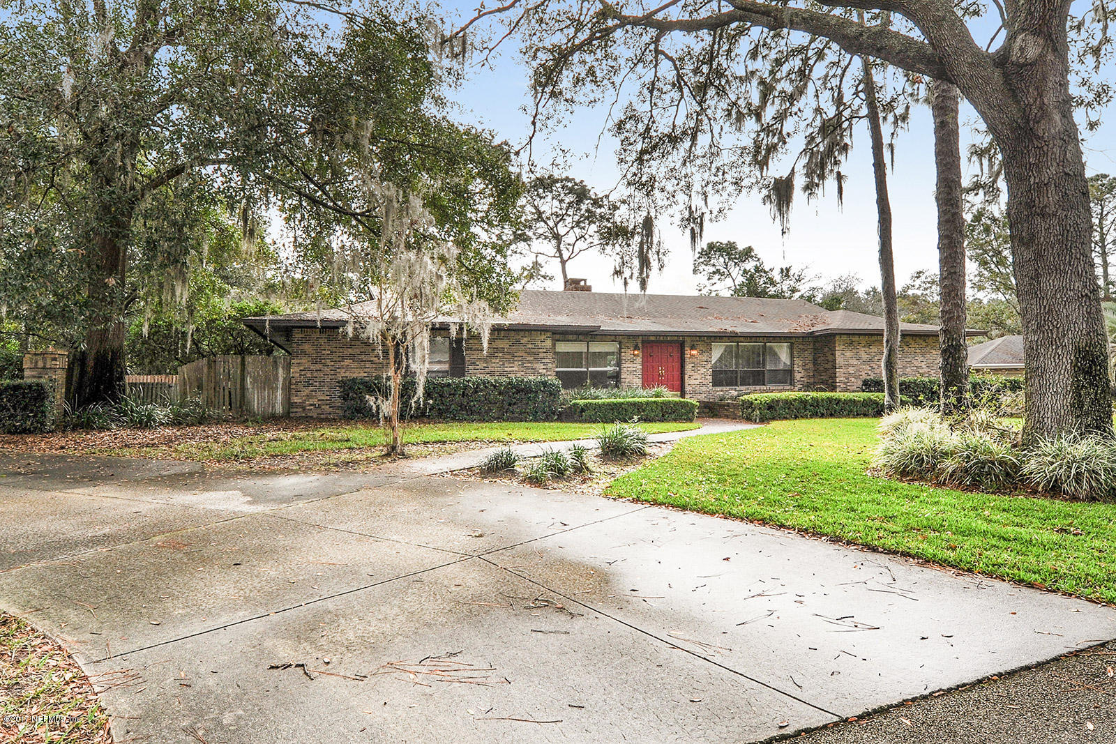 8141 Pine Lake Road Jacksonville, FL 32256 - Photo 4 of 23 002_1600x1067_mls (1)