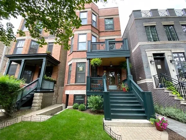 $5,775 | 3616 North Bosworth Avenue, Unit 1, Chicago, IL 60613