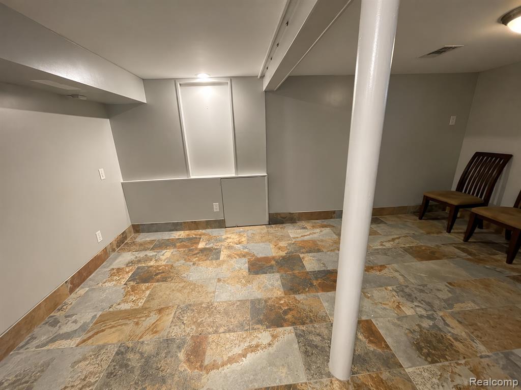 3412 Starr Road Royal Oak, MI 48073 - Photo 16 of 16 Gallery Image 16