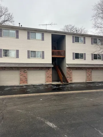 $1,950 | 612 Buckskin Lane, Unit 612, Carpentersville, IL 60110