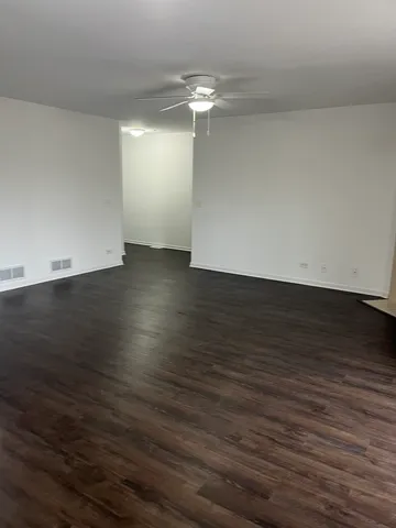 $1,950 | 612 Buckskin Lane, Unit 612, Carpentersville, IL 60110