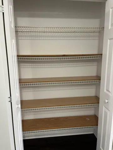 $1,950 | 612 Buckskin Lane, Unit 612, Carpentersville, IL 60110