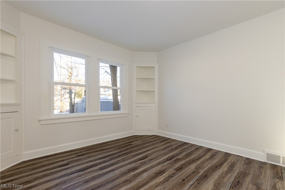 1184 Winston Road Cleveland, OH 44121 - Photo 6 of 45