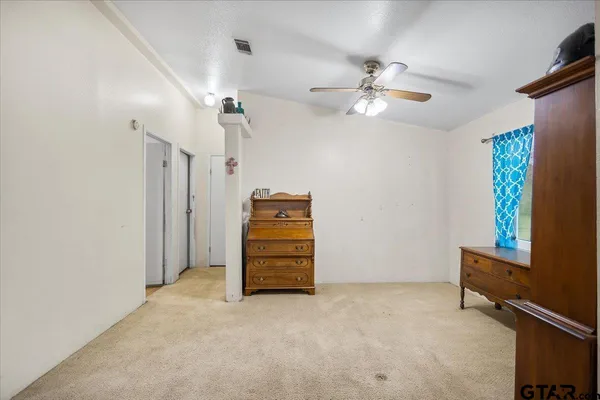 a view of room with furniture and ceiling fan