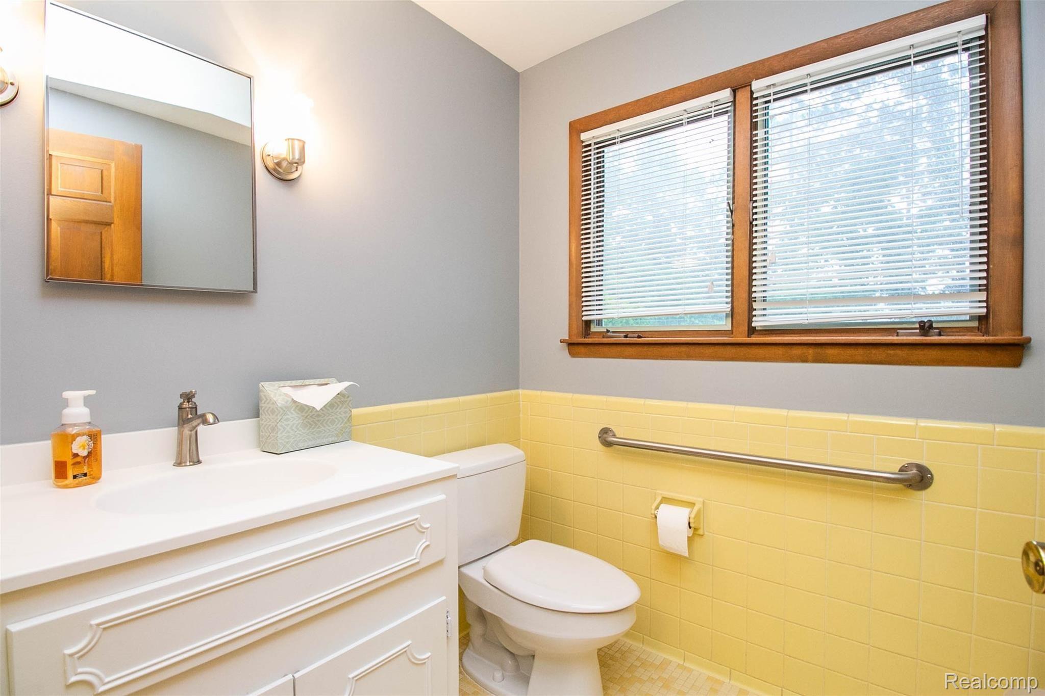 35925 Johnstown Road Farmington, MI 48335 - Photo 21 of 46 38.jpg