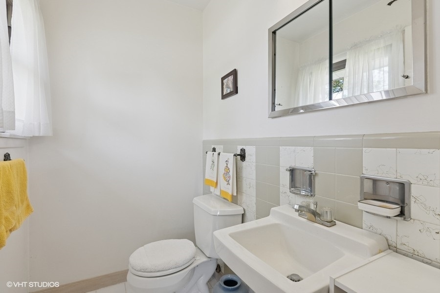 27 Keswick Road Elk Grove Village, IL 60007 - Photo 15 of 20 Gallery Image 15