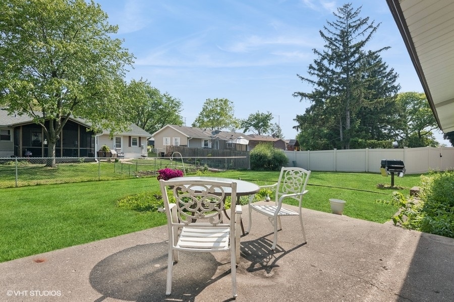 27 Keswick Road Elk Grove Village, IL 60007 - Photo 16 of 20 Gallery Image 16