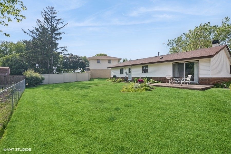 27 Keswick Road Elk Grove Village, IL 60007 - Photo 18 of 20 Gallery Image 18