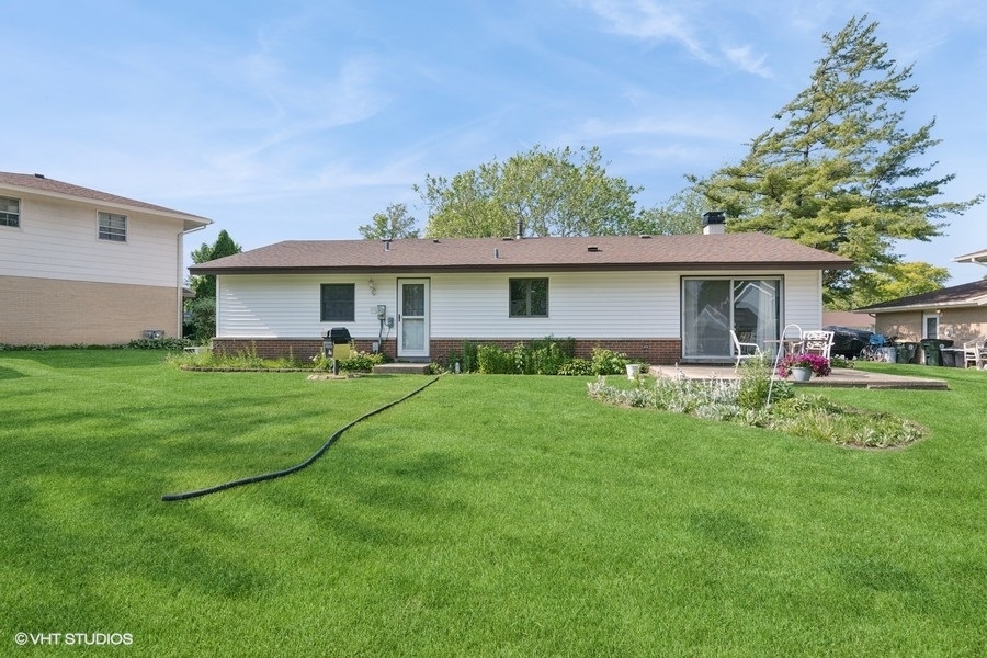 27 Keswick Road Elk Grove Village, IL 60007 - Photo 19 of 20 Gallery Image 19