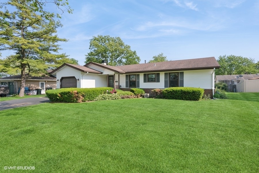 27 Keswick Road Elk Grove Village, IL 60007 - Photo 2 of 20 Gallery Image 2