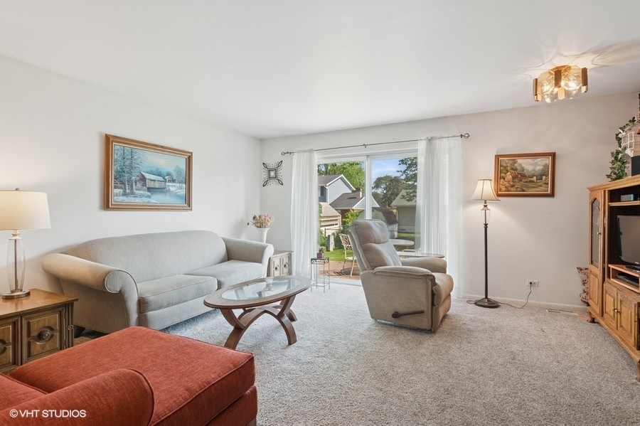 27 Keswick Road Elk Grove Village, IL 60007 - Photo 3 of 20 Gallery Image 3