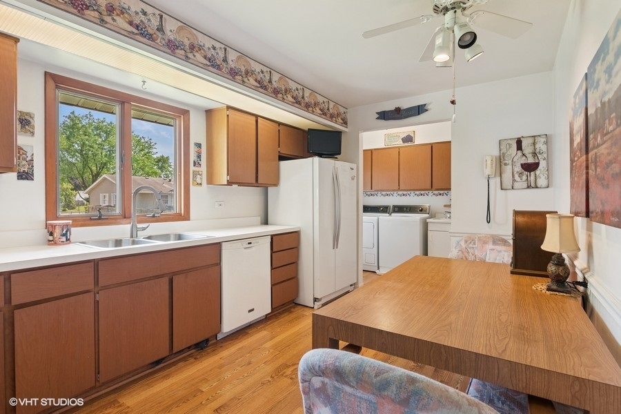 27 Keswick Road Elk Grove Village, IL 60007 - Photo 7 of 20 Gallery Image 7