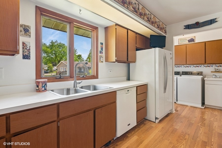 27 Keswick Road Elk Grove Village, IL 60007 - Photo 8 of 20 Gallery Image 8