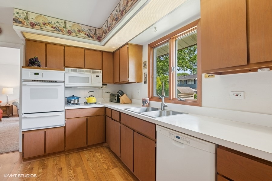 27 Keswick Road Elk Grove Village, IL 60007 - Photo 9 of 20 Gallery Image 9