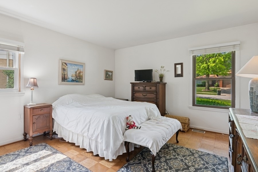 27 Keswick Road Elk Grove Village, IL 60007 - Photo 10 of 20 Gallery Image 10