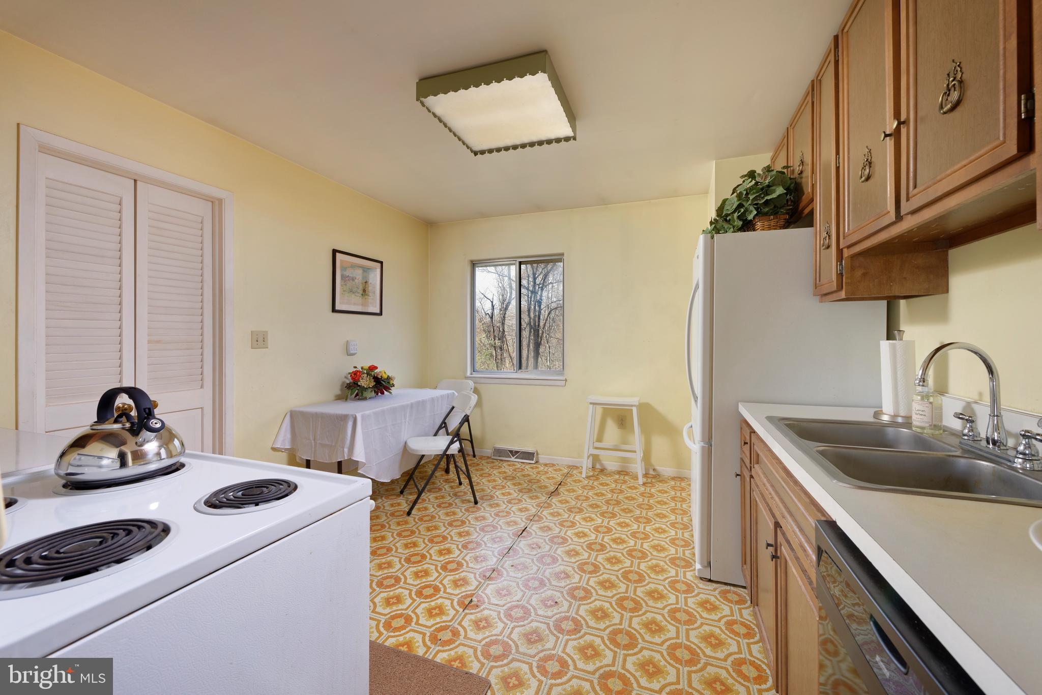 23281 Dover Road Middleburg, VA 20117 - Photo 15 of 65 Plenty of room for a table in the Kitchen