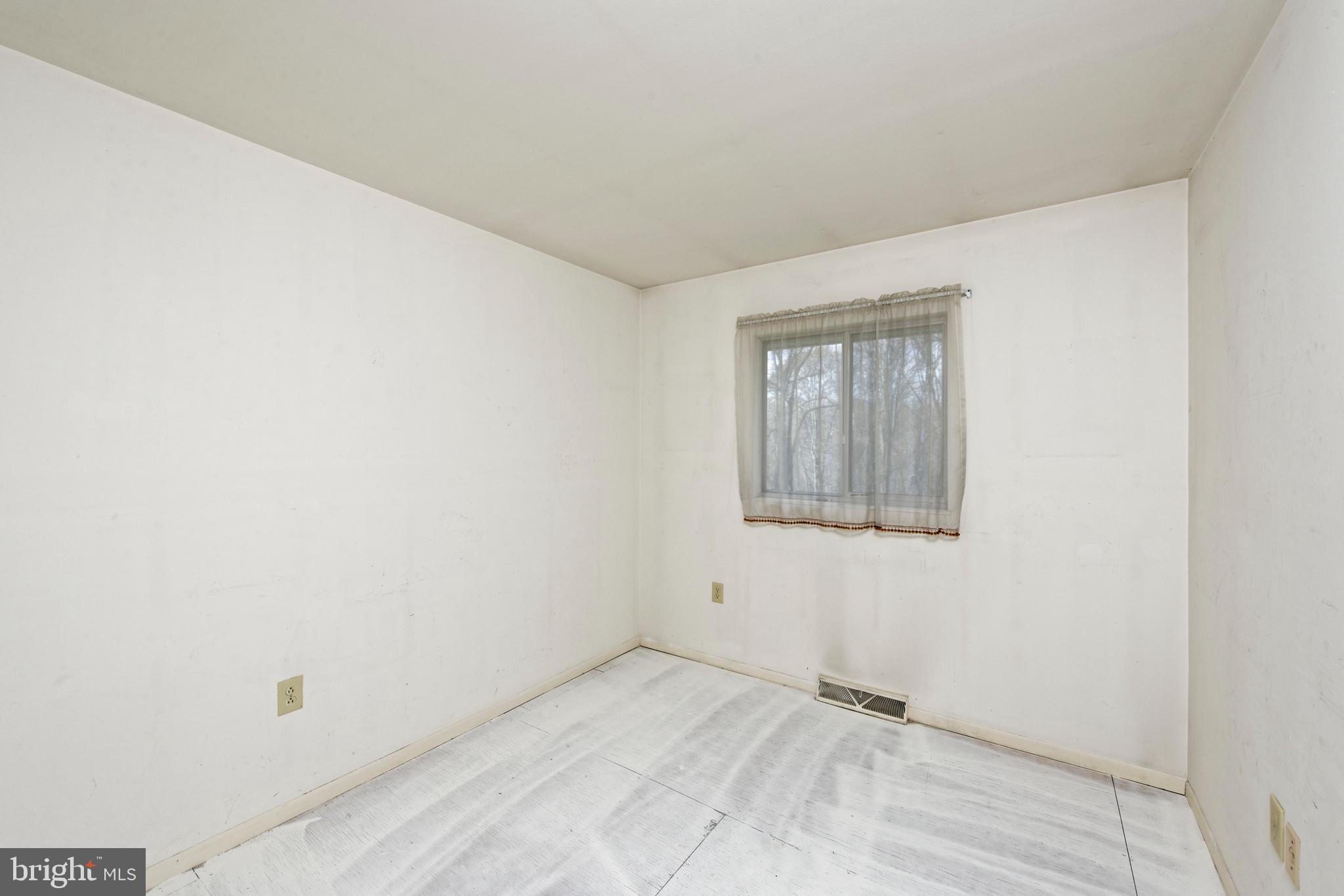 23281 Dover Road Middleburg, VA 20117 - Photo 18 of 65 Bedroom #1 or Home Office off the upper hallway