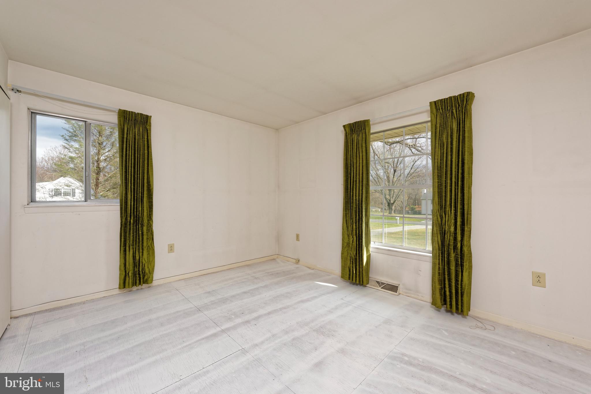 23281 Dover Road Middleburg, VA 20117 - Photo 21 of 65 Bedroom #3 off the upper hallway