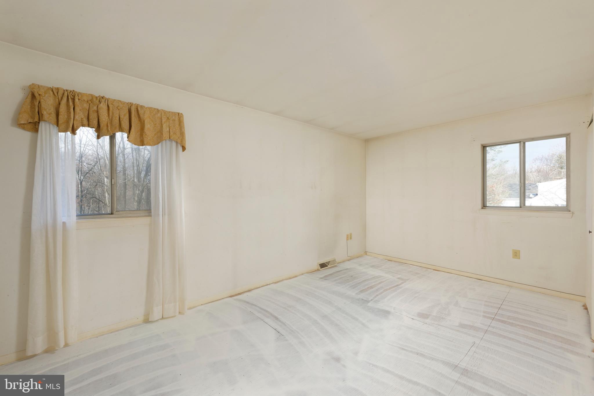 23281 Dover Road Middleburg, VA 20117 - Photo 22 of 65 View of large primary bedroom off upper hallway
