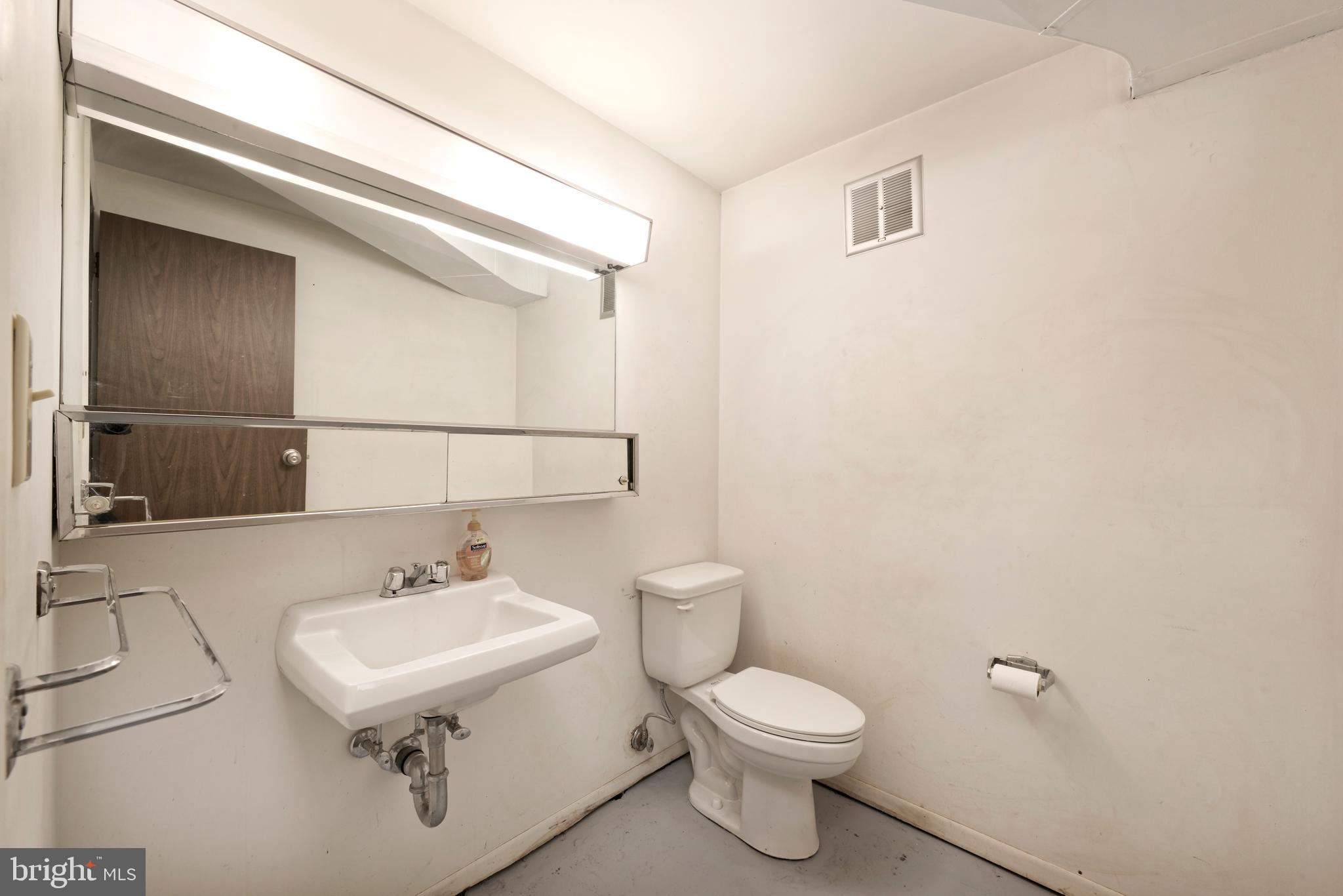 23281 Dover Road Middleburg, VA 20117 - Photo 32 of 65 Half bath on the lower level near garage