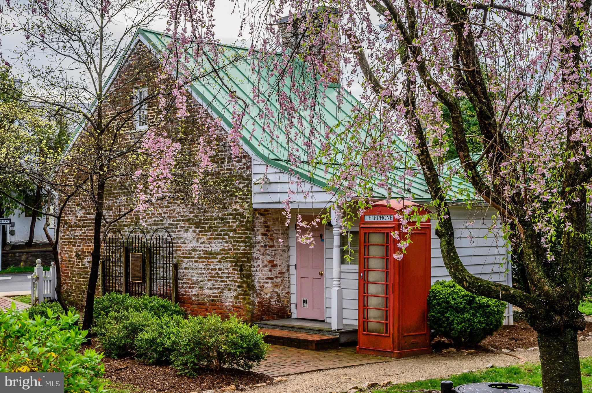 23281 Dover Road Middleburg, VA 20117 - Photo 47 of 65 Stop by the information center - The Pink Box