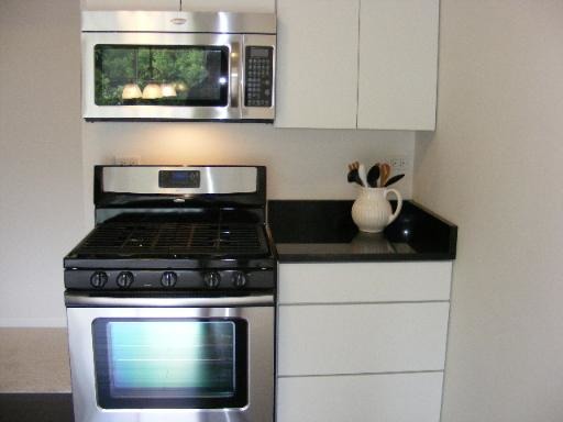 274 Appletree Court, Unit 274 Buffalo Grove, IL 60089 - Photo 8 of 15 a white stove top oven sitting inside of a kitchen
