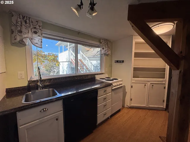 $359,000 | 503 Southeast Chadwick Street, Roseburg, OR 97470