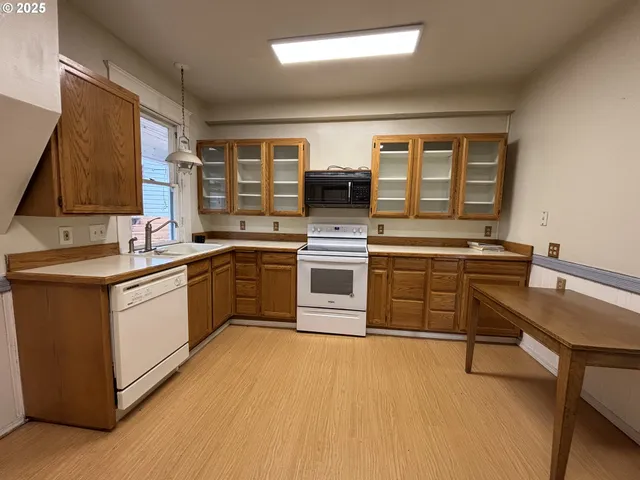 $359,000 | 503 Southeast Chadwick Street, Roseburg, OR 97470