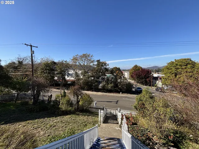 $359,000 | 503 Southeast Chadwick Street, Roseburg, OR 97470