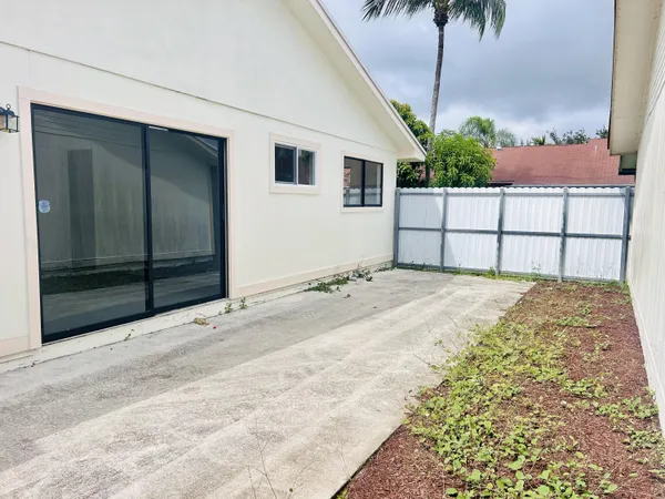 $479,000 | 3 Fawlkland Circle, Boynton Beach, FL 33426