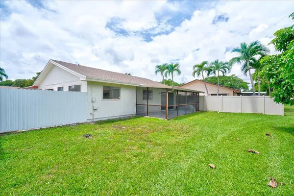 $479,000 | 3 Fawlkland Circle, Boynton Beach, FL 33426