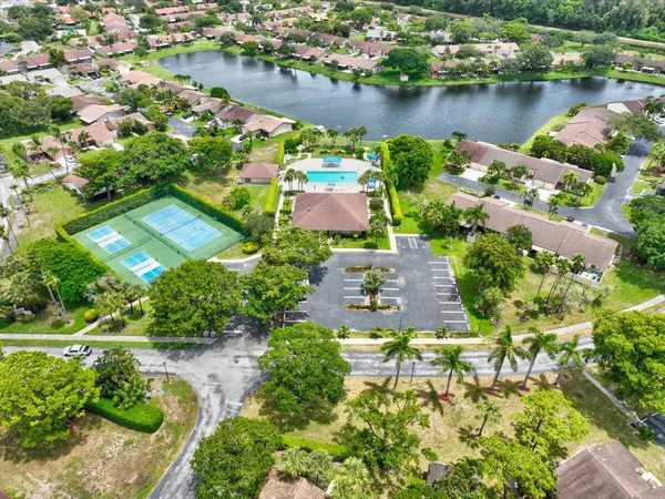 $479,000 | 3 Fawlkland Circle, Boynton Beach, FL 33426