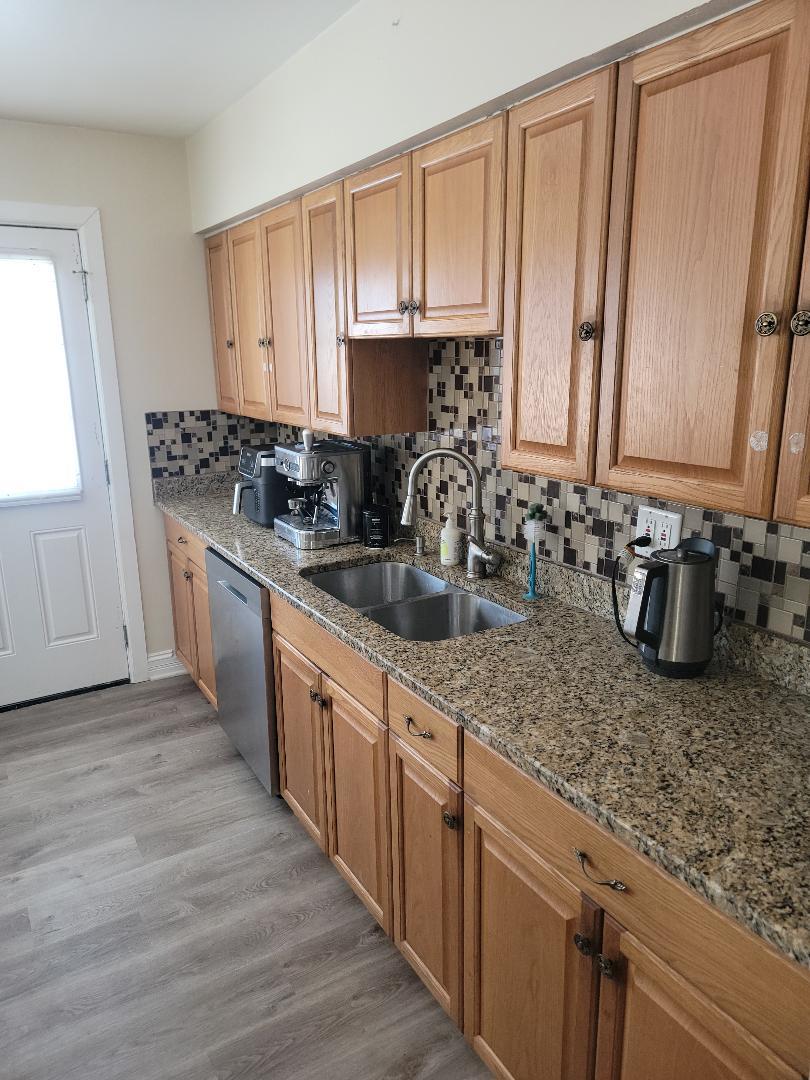 9 Ridgewood Road Elk Grove Village, IL 60007 - Photo 2 of 11 Gallery Image 2