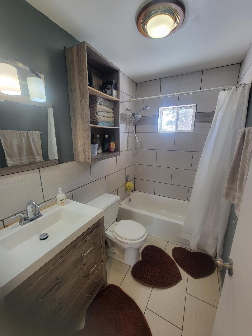 9 Ridgewood Road Elk Grove Village, IL 60007 - Photo 6 of 11 Gallery Image 6
