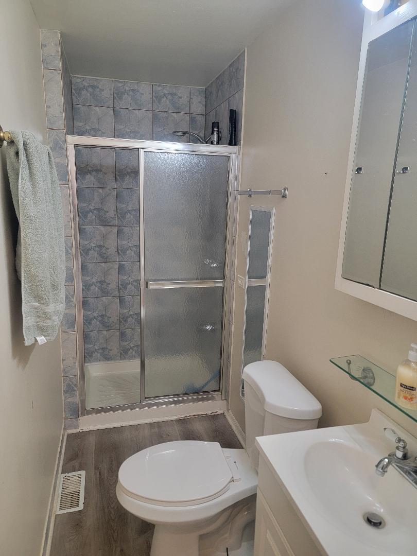 9 Ridgewood Road Elk Grove Village, IL 60007 - Photo 7 of 11 Gallery Image 7