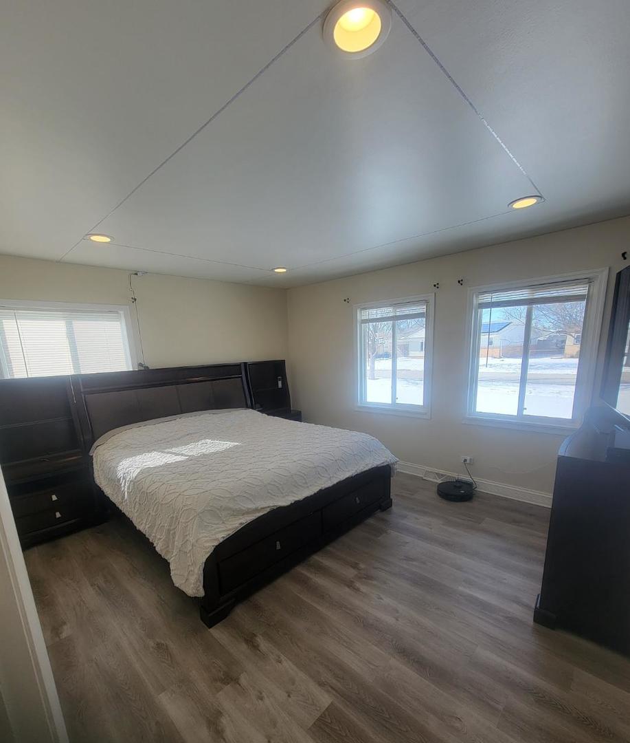 9 Ridgewood Road Elk Grove Village, IL 60007 - Photo 8 of 11 Gallery Image 8