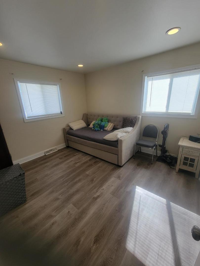 9 Ridgewood Road Elk Grove Village, IL 60007 - Photo 9 of 11 Gallery Image 9