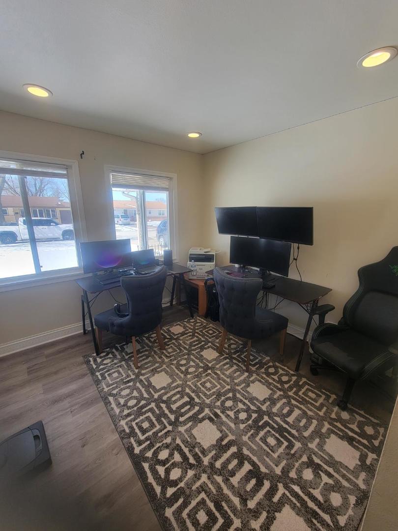 9 Ridgewood Road Elk Grove Village, IL 60007 - Photo 10 of 11 Gallery Image 10