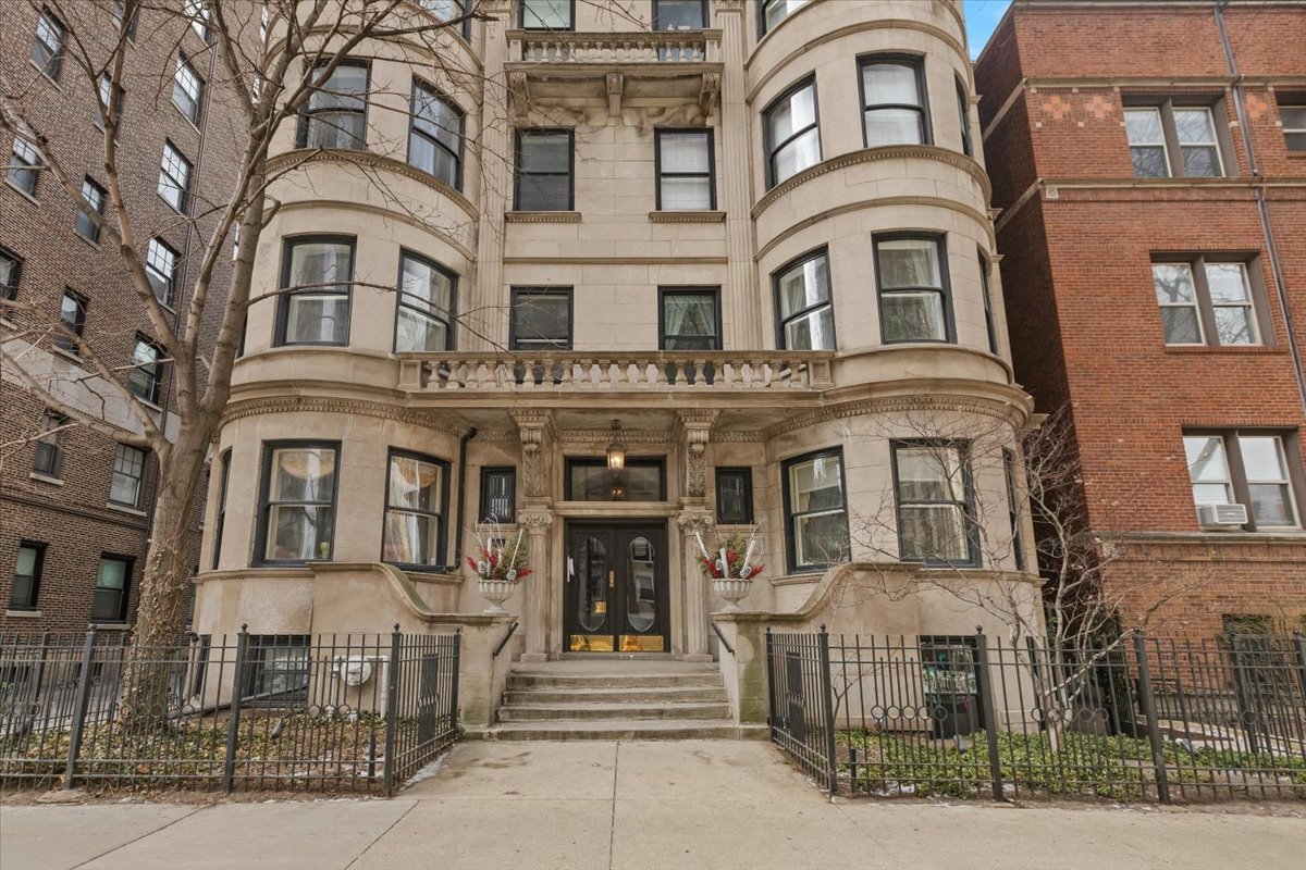 3020 North Sheridan Road, Unit G Chicago, IL 60657 - Photo 1 of 24 Gallery Image 1